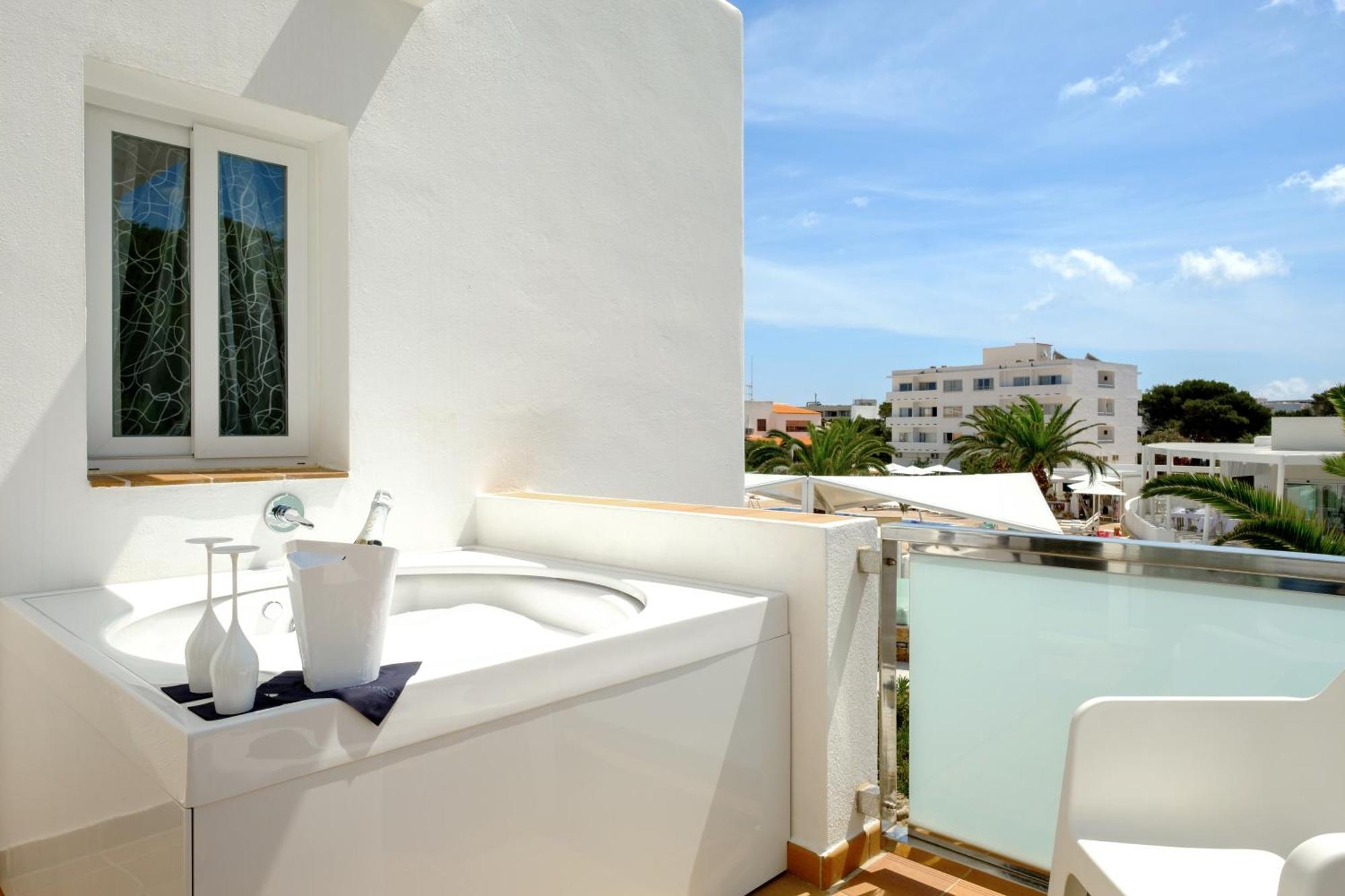Garden Suite Spa Bath